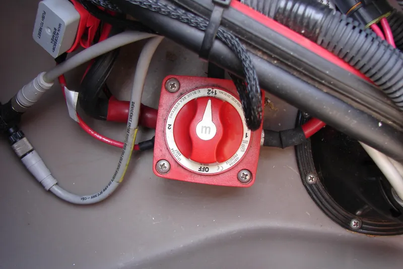 Slide: The Image of Red battery switch in a 2019 Bennington SX 25 SCWXP boat wiring compartment. - 31
