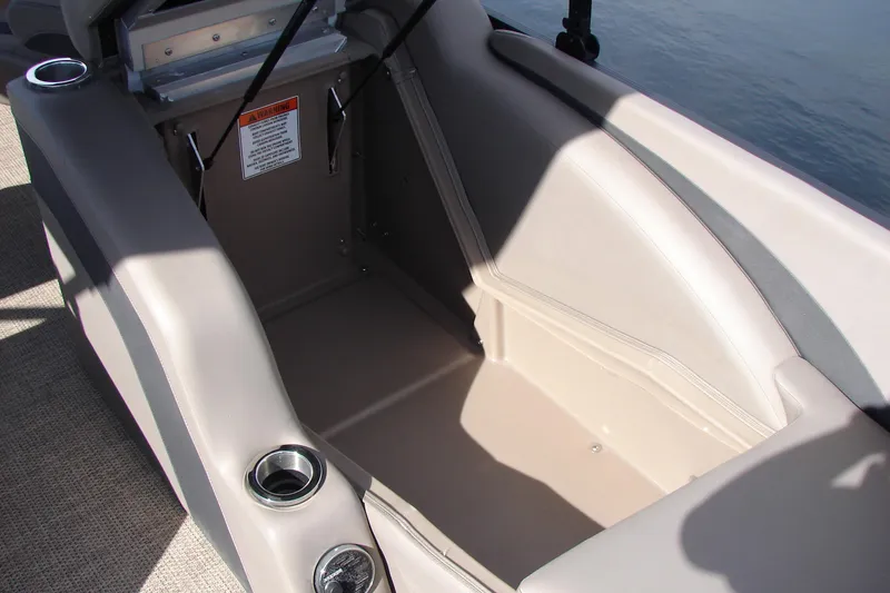 Slide: The Image of 2019 Bennington SX 25 SCWXP boat interior with storage compartment and cup holders. - 32