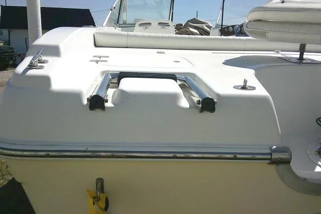 Slide: The Image of 2005 Sea Pro 195 Fish & Ski boat, rear view with seating and railing. - 9