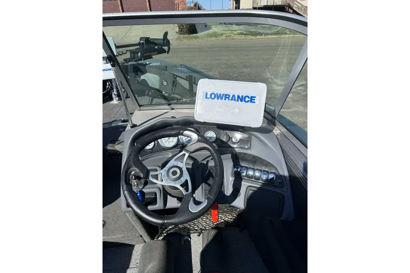 Slide: The Image of 2015 Lund 1900 Tyee boat dashboard with Lowrance navigation system. - 7