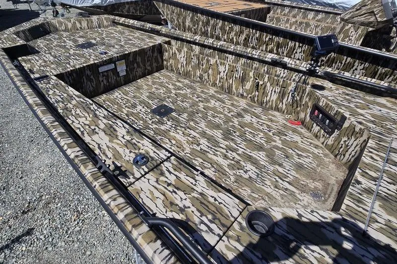 Slide: The Image of 2025 Avid 16 Commander boat with camouflage pattern, spacious interior, and durable design. - 10