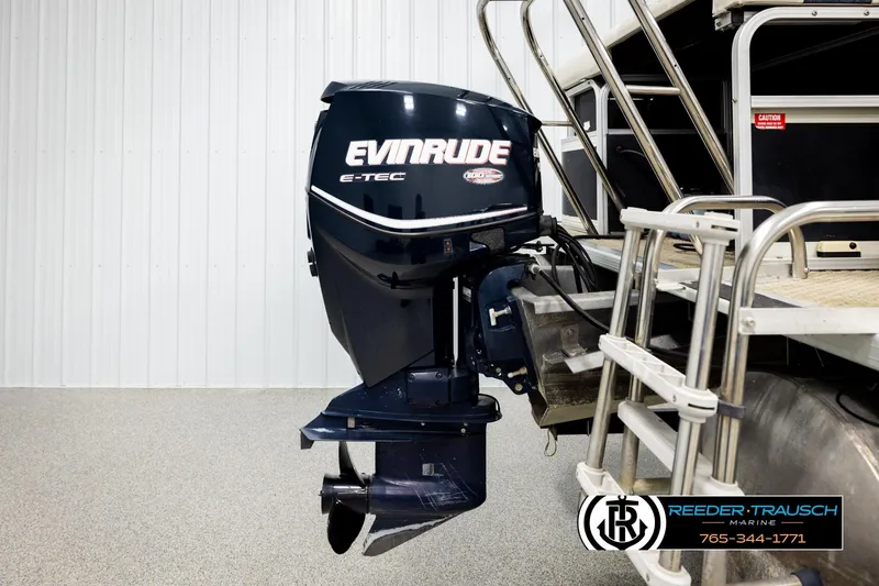 Slide: The Image of 2004 Smoker Craft 820 Infinity Cruise with Evinrude E-TEC outboard motor. - 42