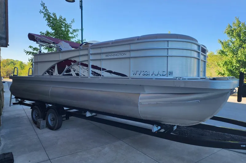 Slide: The Image of 2018 Bennington SX22 pontoon boat on trailer, parked outdoors. - 11