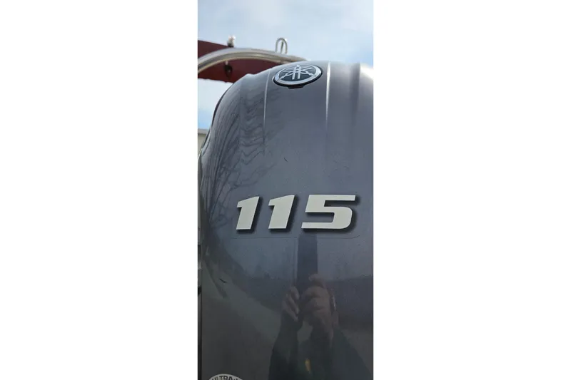 Slide: The Image of Close-up of a Yamaha 115 outboard motor on a 2018 Bennington SX22 boat. - 4