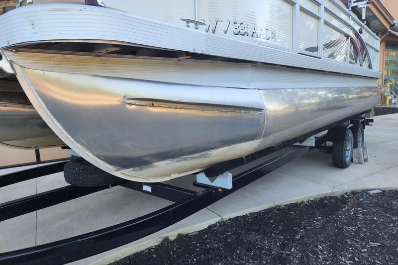 Slide: The Image of 2018 Bennington SX22 pontoon boat on trailer, showing aluminum hull and side view. - 9