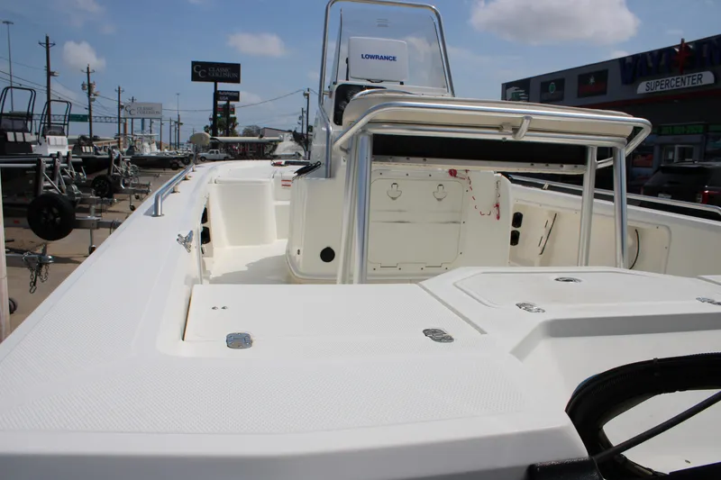 Slide: The Image of 2008 Mako 2201 Tunnel Inshore boat with center console, displayed outdoors. - 8