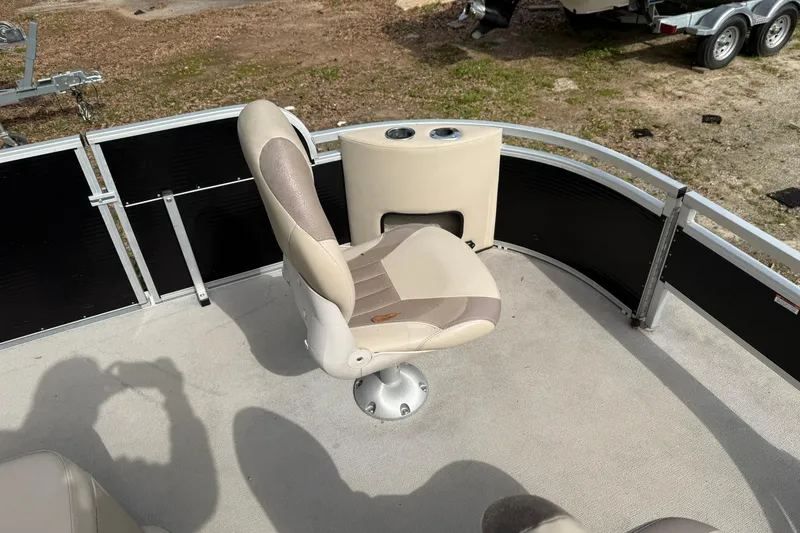 Slide: The Image of Captain's chair on 2016 SilverWave 230 Island CC pontoon boat deck. - 6