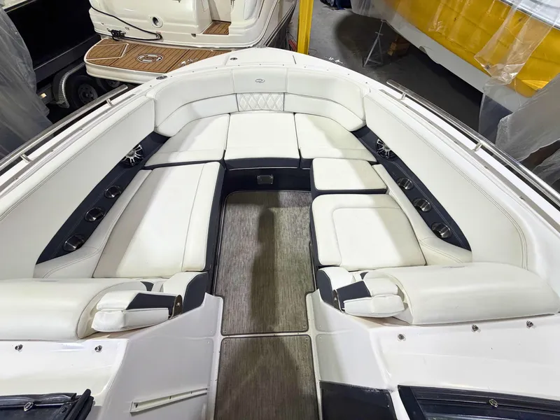 Slide: The Image of Regal 2800 Bowrider 2019 - 1