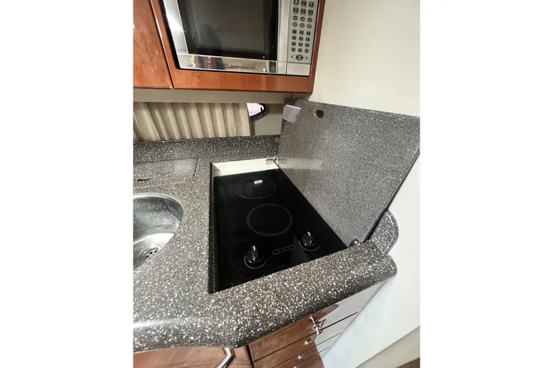 Slide: The Image of 2006 Formula 40 Performance Cruiser kitchen with stove, microwave, and sink. - 18