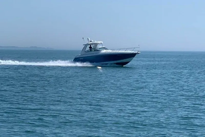 Slide: The Image of 2006 Formula 40 Performance Cruiser speeding on open water under clear skies. - 5