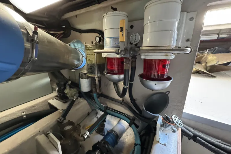 Slide: The Image of Engine room of 2005 Sea Ray 500 Sedan Bridge with fuel filtration system. - 82