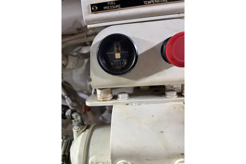 Slide: The Image of Engine hour meter on 1999 Sea Ray 480 Sedan Bridge, showing 1400 hours. - 89