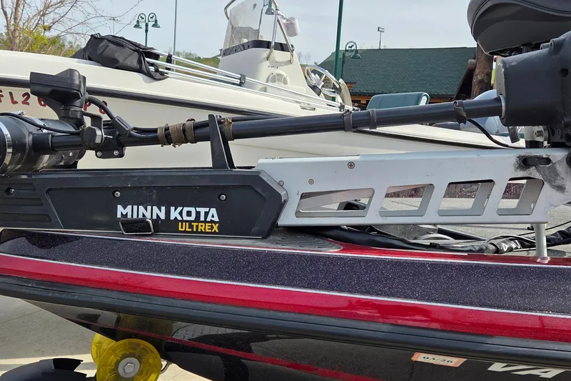 Slide: The Image of 2015 Ranger Z518 Cup-Equipped boat with Minn Kota Ultrex trolling motor. - 8
