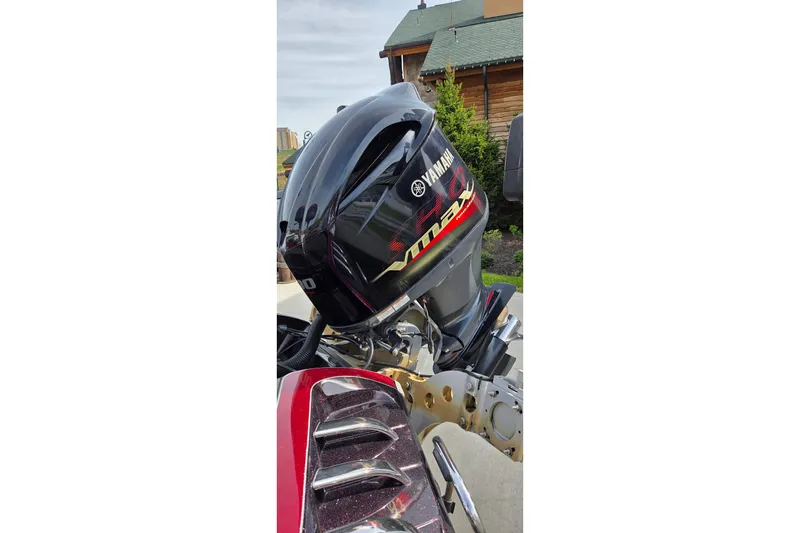 Slide: The Image of 2015 Ranger Z518 Cup-Equipped boat with Yamaha VMAX outboard motor. - 9