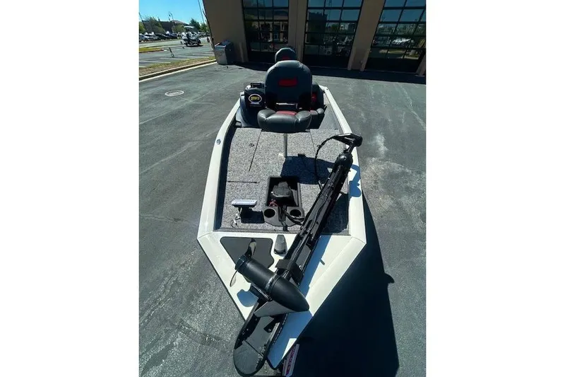 Slide: The Image of 2025 Tracker Pro Team 175 TXW fishing boat with trolling motor and seating. - 5