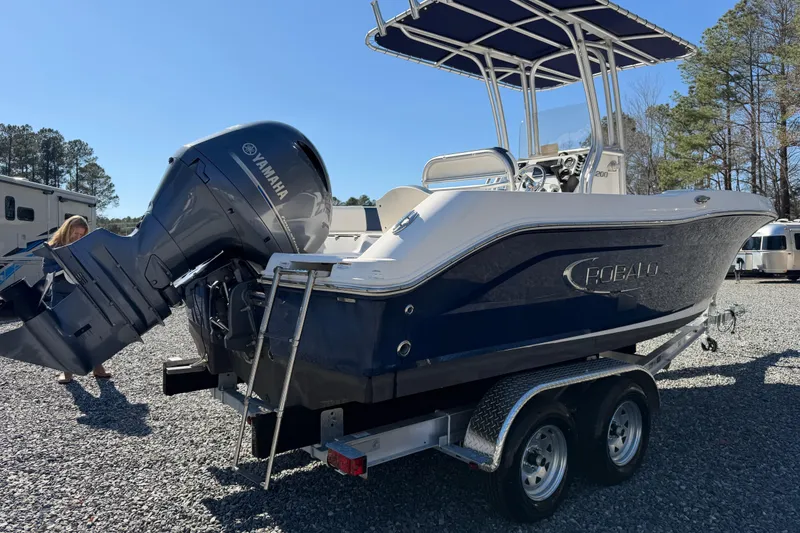 Slide: The Image of 2019 Robalo R200 Center Console boat with Yamaha engine on trailer. - 10
