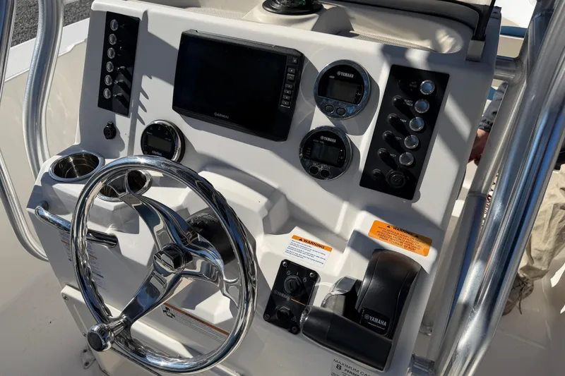 Slide: The Image of Robalo R200 Center Console 2019 - 11