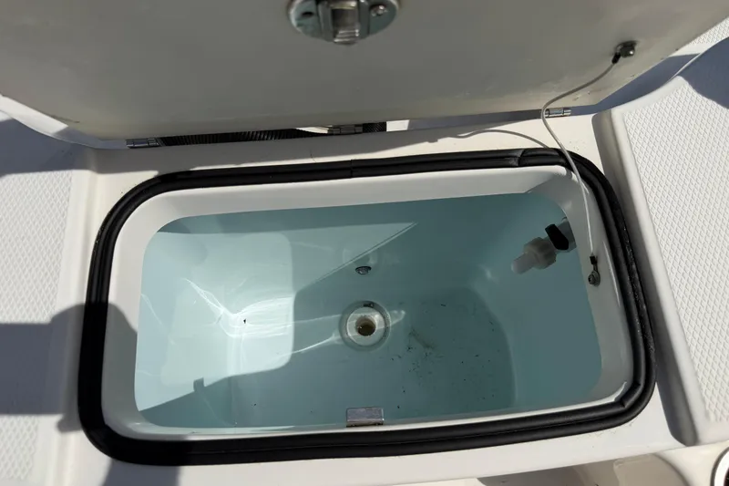 Slide: The Image of Livewell compartment on a 2019 Robalo R200 Center Console boat. - 14