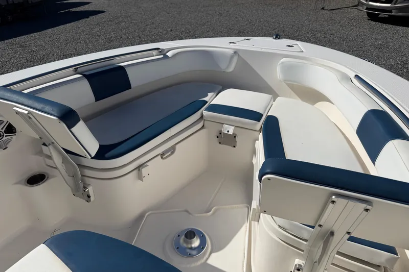 Slide: The Image of 2019 Robalo R200 Center Console boat interior with blue and white seating. - 5