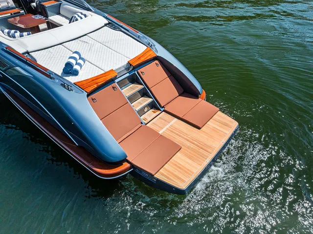 Slide: The Image of Riva 38' Rivamare 2020 - 30