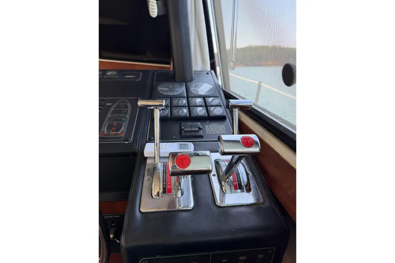 Slide: The Image of Control panel of a 1994 Bayliner 3888 MY Sedan boat, featuring throttle levers. - 40
