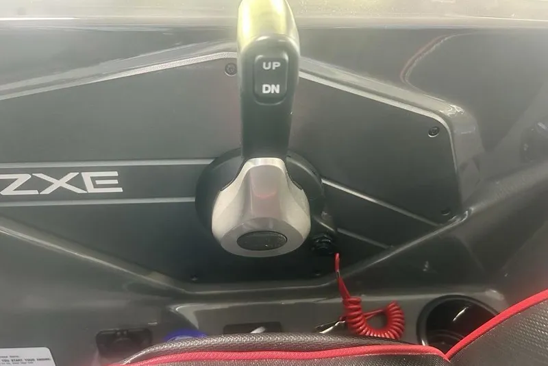 Slide: The Image of Control panel of 2026 Skeeter ZXE20 boat with throttle lever and red coiled cord. - 10