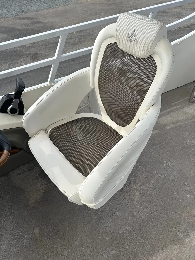 Slide: The Image of JC Manufacturing SportToon 25TT 2011 - 10