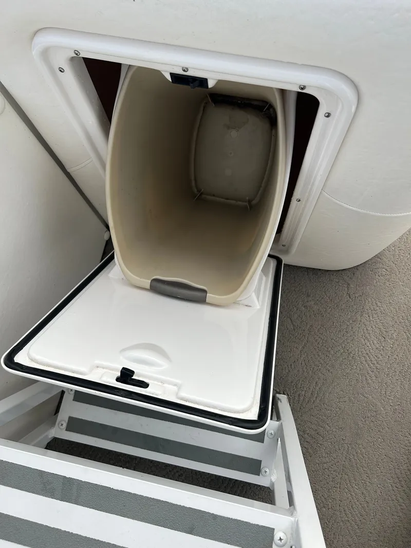 Slide: The Image of JC Manufacturing SportToon 25TT 2011 - 14