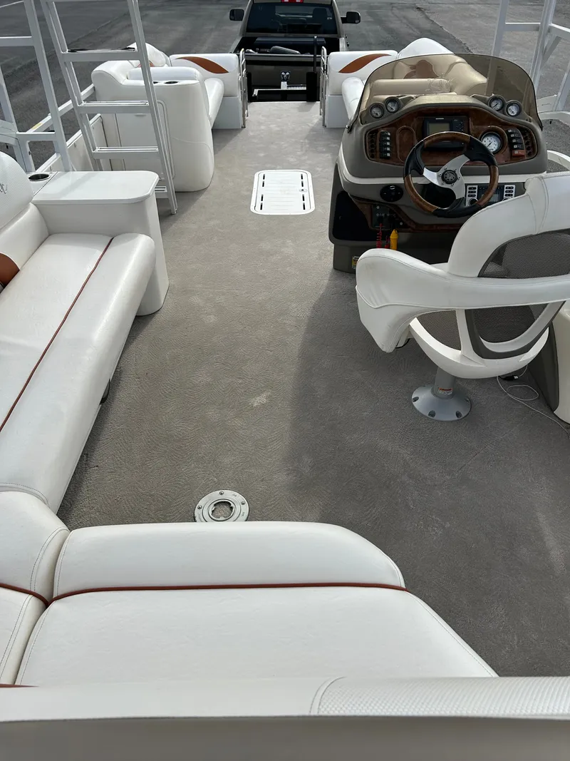 Slide: The Image of JC Manufacturing SportToon 25TT 2011 - 15