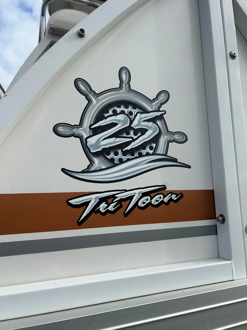 Slide: The Image of JC Manufacturing SportToon 25TT 2011 - 16