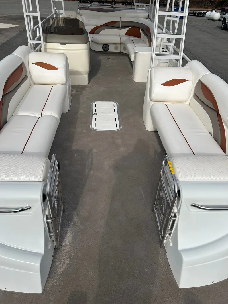 Slide: The Image of JC Manufacturing SportToon 25TT 2011 - 5