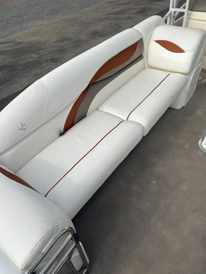 Slide: The Image of JC Manufacturing SportToon 25TT 2011 - 7