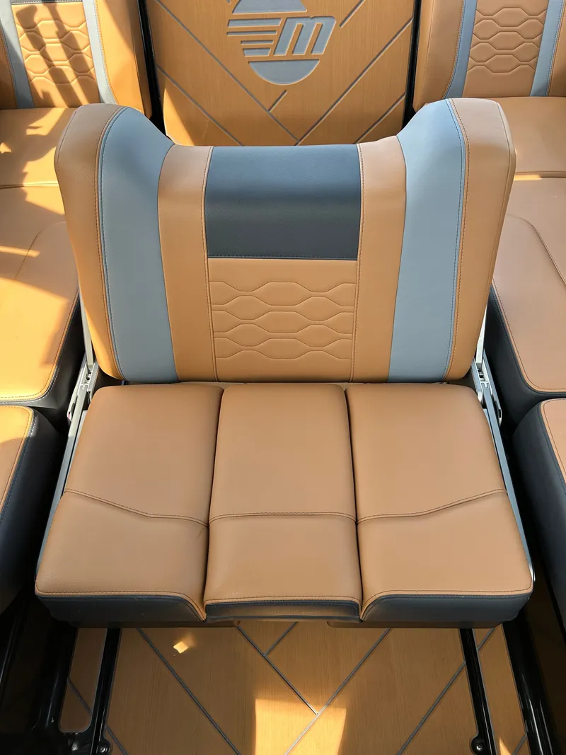 Slide: The Image of Malibu Wakesetter 23 LSV 2026 - 10