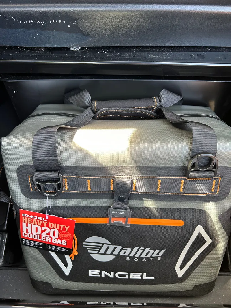 Slide: The Image of Malibu Wakesetter 23 LSV 2026 - 19