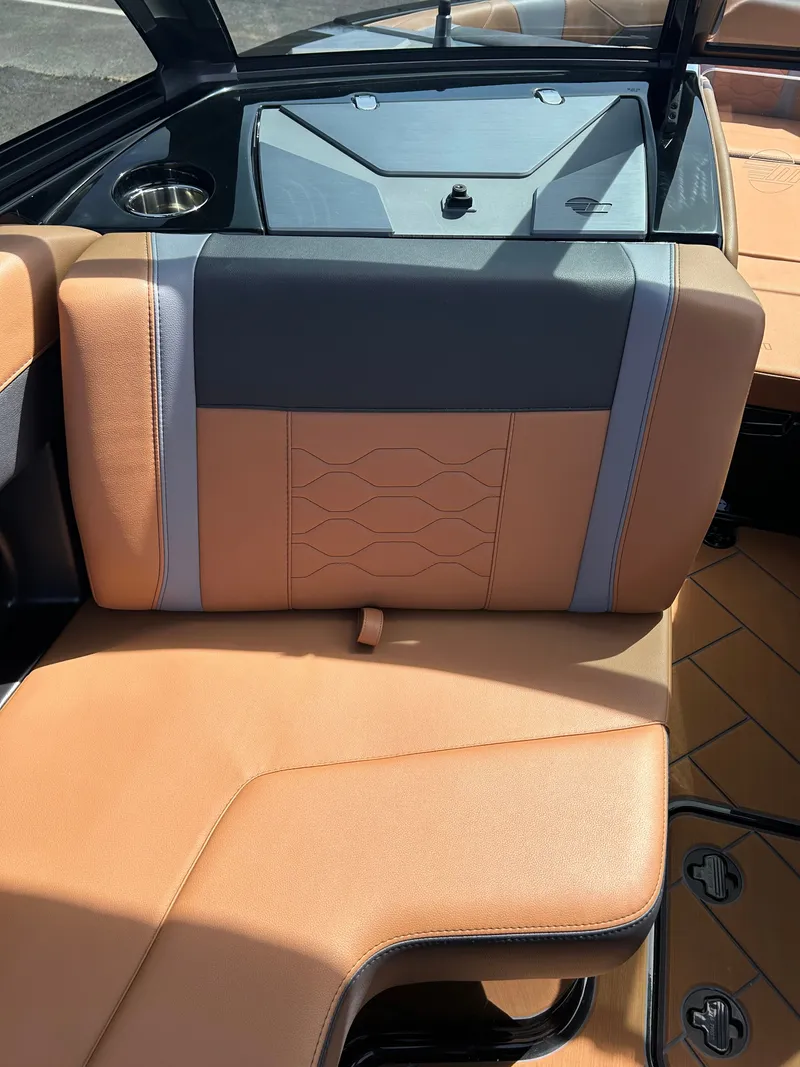 Slide: The Image of Malibu Wakesetter 23 LSV 2026 - 21