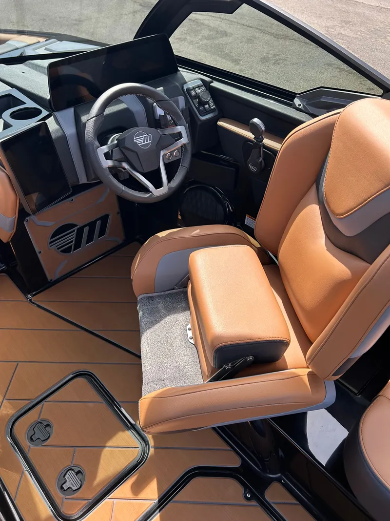 Slide: The Image of Malibu Wakesetter 23 LSV 2026 - 23