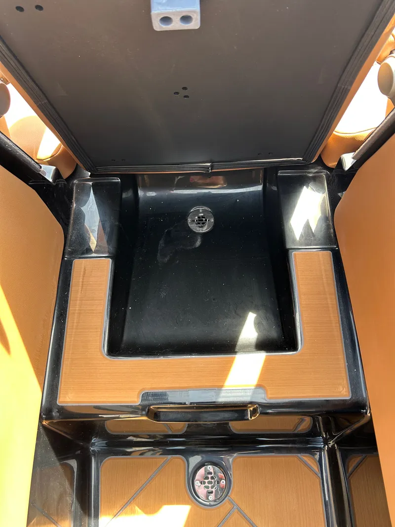 Slide: The Image of Malibu Wakesetter 23 LSV 2026 - 25