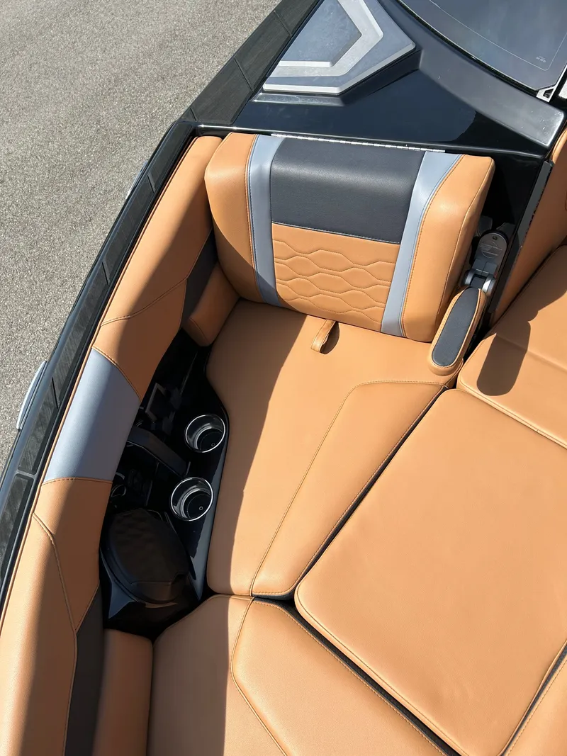 Slide: The Image of Malibu Wakesetter 23 LSV 2026 - 27