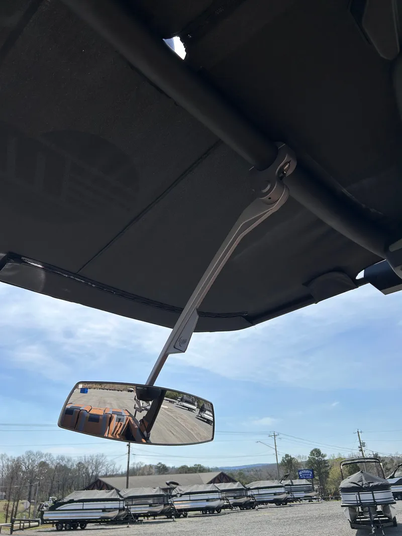 Slide: The Image of Malibu Wakesetter 23 LSV 2026 - 30