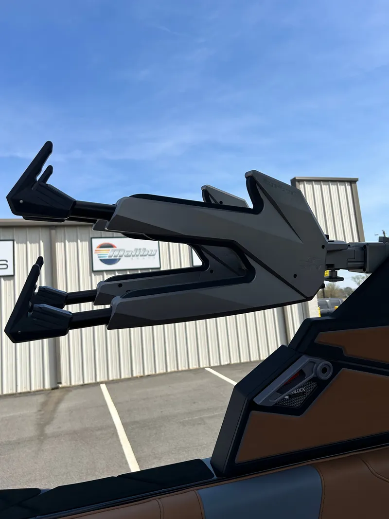 Slide: The Image of Malibu Wakesetter 23 LSV 2026 - 32