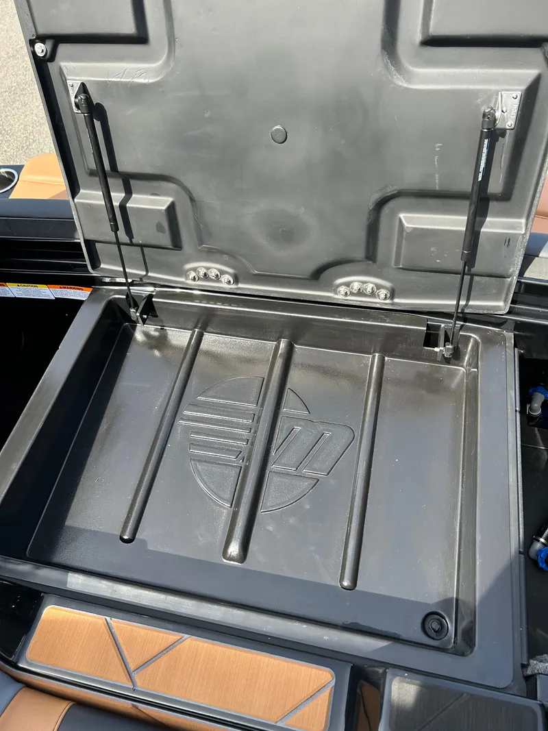 Slide: The Image of Malibu Wakesetter 23 LSV 2026 - 34