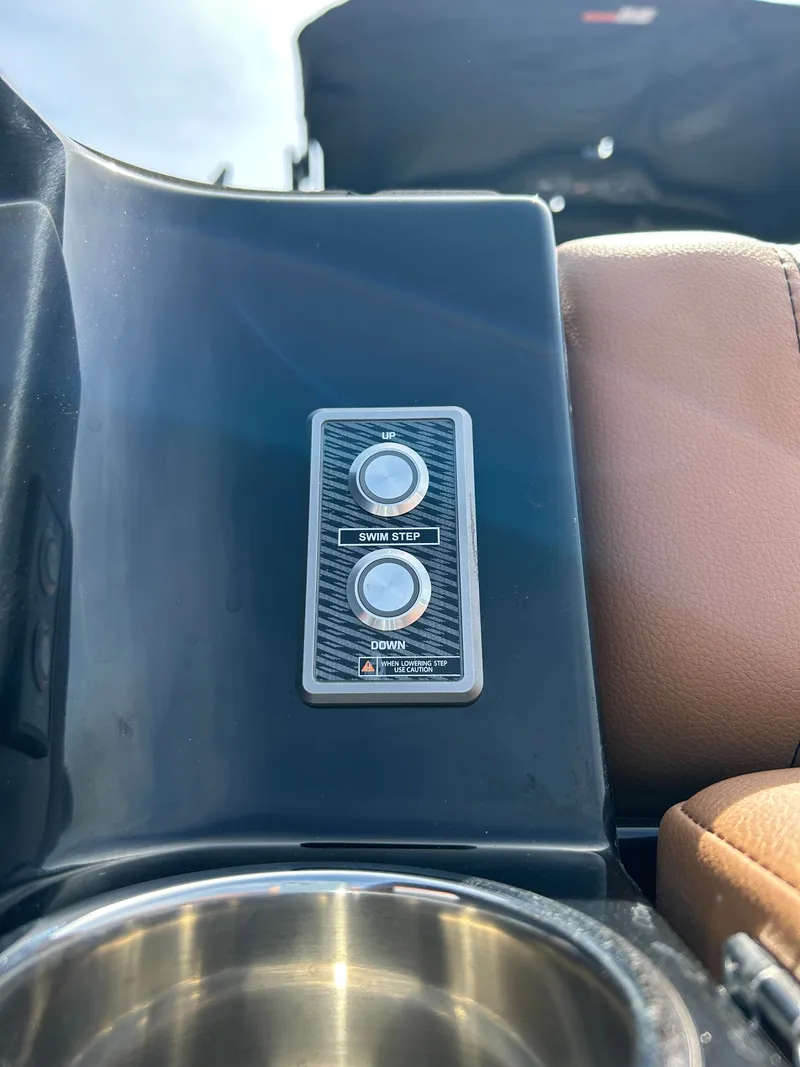 Slide: The Image of Malibu Wakesetter 23 LSV 2026 - 4