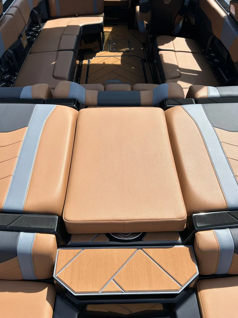 Slide: The Image of Malibu Wakesetter 23 LSV 2026 - 5