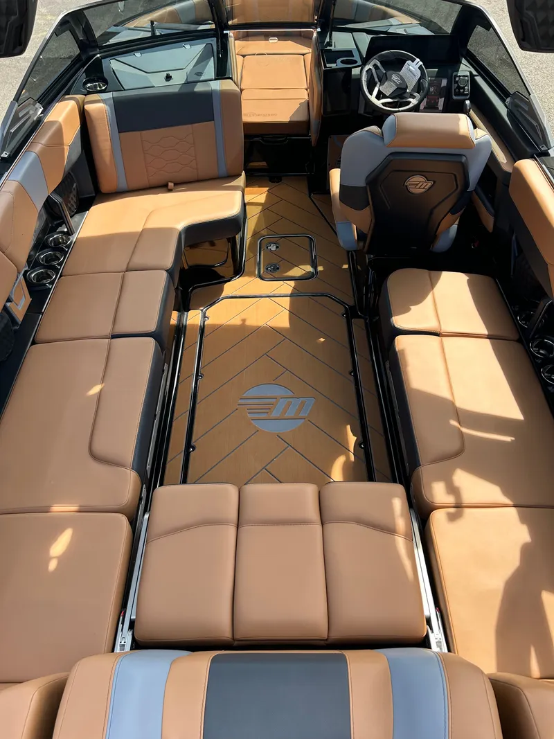 Slide: The Image of Malibu Wakesetter 23 LSV 2026 - 7