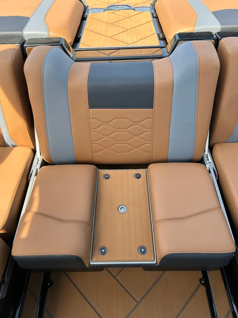 Slide: The Image of Malibu Wakesetter 23 LSV 2026 - 9