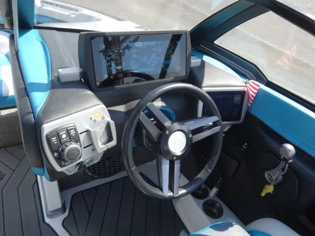 Slide: The Image of Malibu Wakesetter 25 LSV 2016 - 13