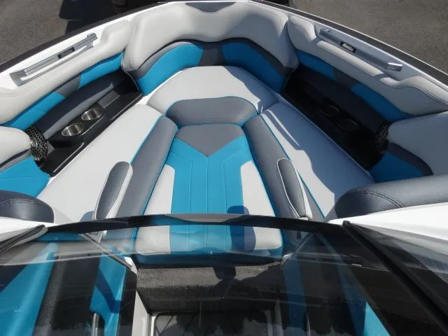 Slide: The Image of Malibu Wakesetter 25 LSV 2016 - 8