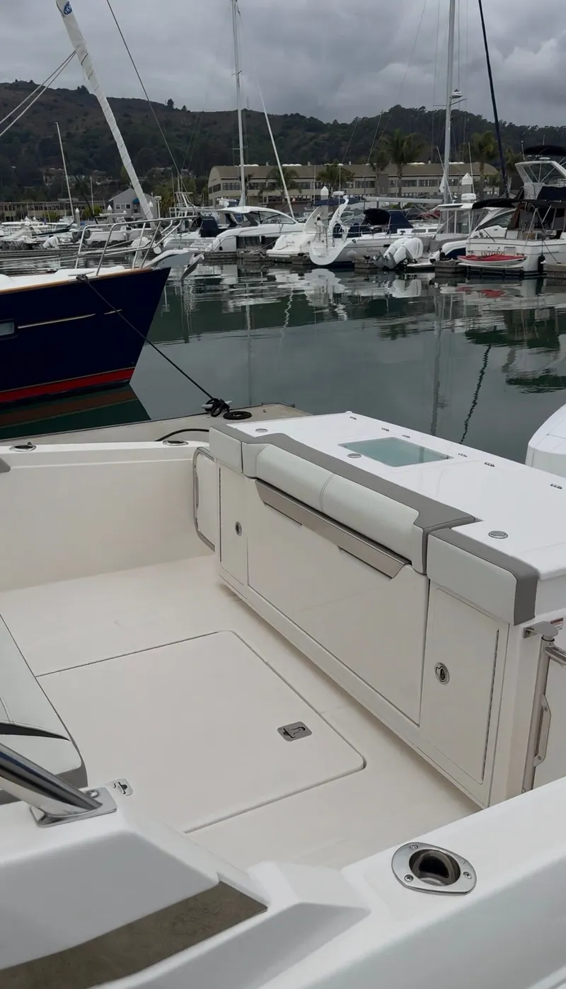 Slide: The Image of Tiara 34 LS 2024 - 20