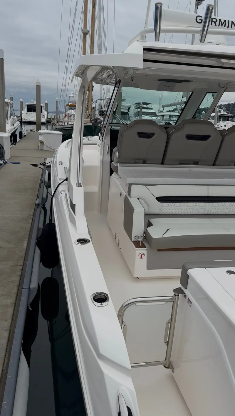 Slide: The Image of Tiara 34 LS 2024 - 38