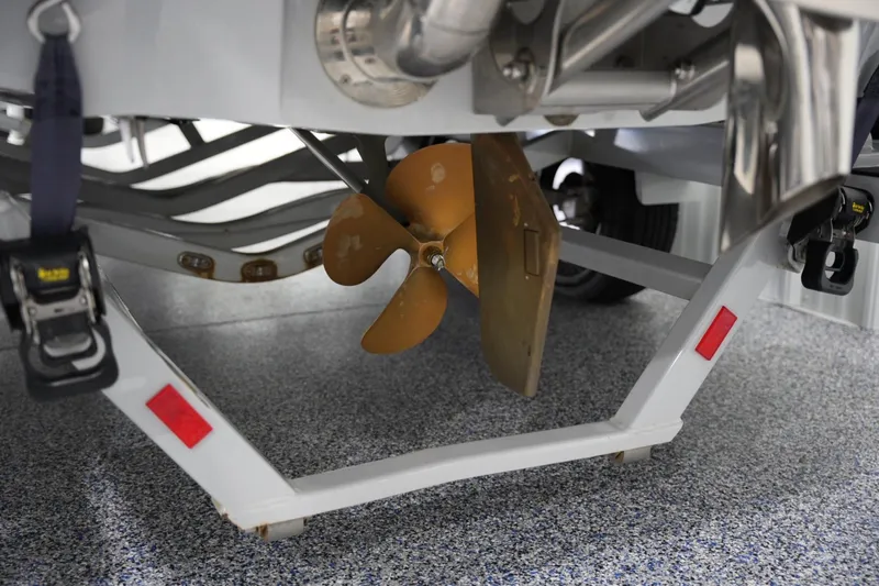 Slide: The Image of 2020 Malibu Wakesetter 21 VLX boat propeller and trailer detail. - 17